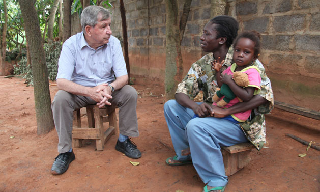 Reinhold Bloching und Dr. Musebania mit Tochter